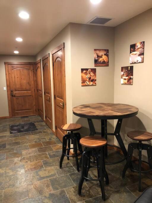 Penthouse Mountain Haven With Community Spa Room كيلوغ المظهر الخارجي الصورة