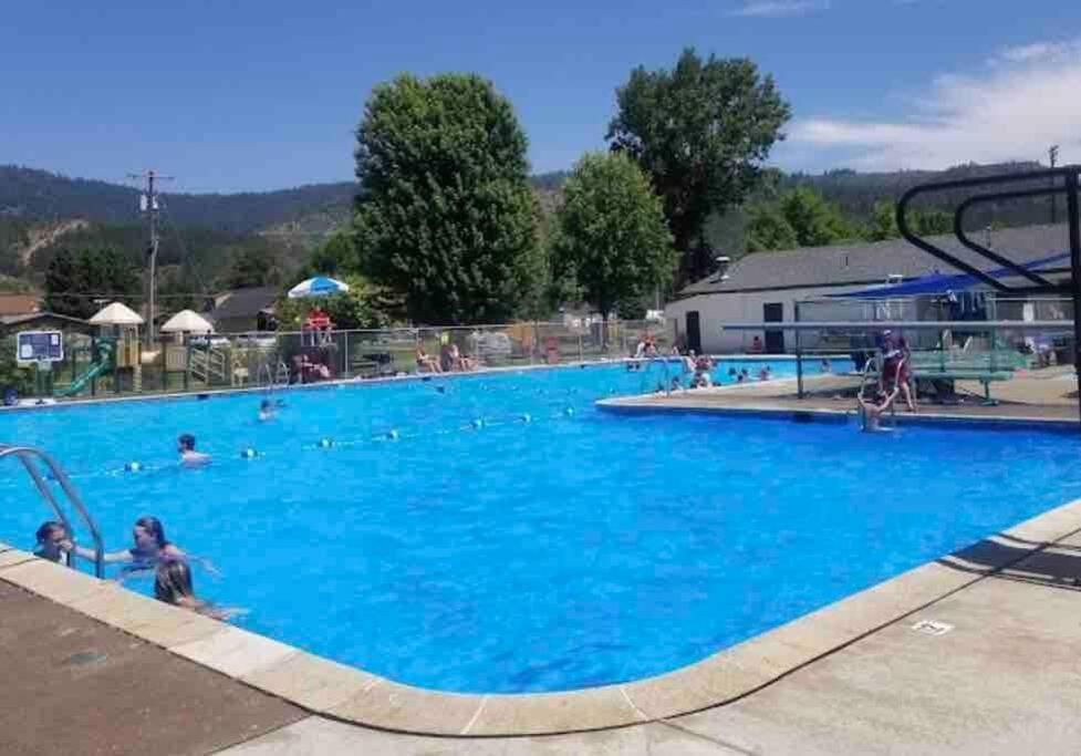 Penthouse Mountain Haven With Community Spa Room كيلوغ المظهر الخارجي الصورة